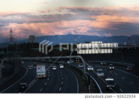 黃昏的名神高速公路 92622034
