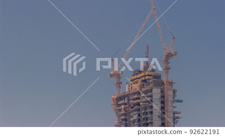 Skyscraper under construction with cranes timelapse Skyscraper under construction with cranes timelapse 92622191