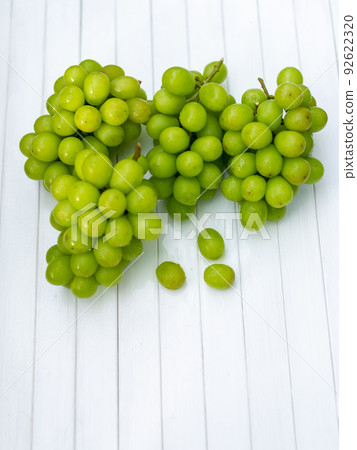Shine Muscat grapes Shine Muscat grapes 92622320