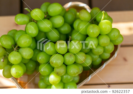 Shine Muscat grapes Shine Muscat grapes 92622357