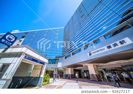 Yokohama Cityscape in Japan July, BA.5 swept over... View of SOTETSU Yokohama Station where the summer sky spreads 92627217