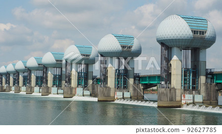 長良川河口攔河壩的自然風光(三重縣桑名市木曾三川河) 長良川河口攔河壩的自然風光(三重縣桑名市木曾三川河) 92627785