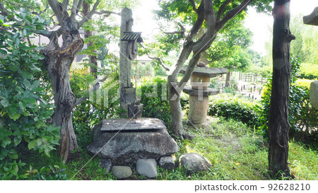 古民居日本庭園中的水井（水的自然景觀） 92628210