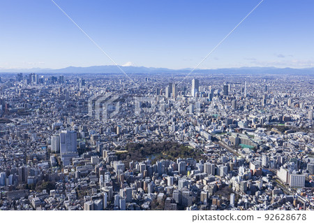 Aerial view of Ikebukuro and Mt. Fuji from above Rikugien 92628678