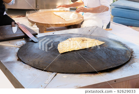 Close-up of traditional oriental flatbread cooking on the stove 92629033