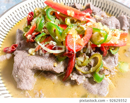 中國四川菜，酸辣湯（辣牛肉煮） 92629352