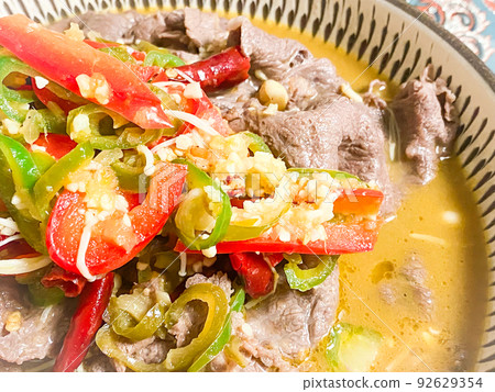 中國四川菜，酸辣湯（辣牛肉煮） 92629354