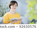 A woman reading 92630576