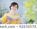 A woman reading 92630578