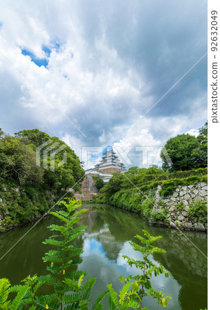 Himeji Castle and blue sky reflection Himeji Castle and blue sky reflection 92632049