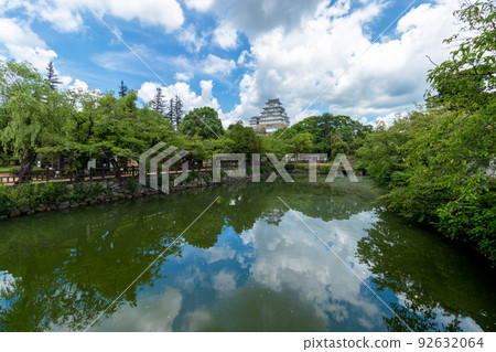 Himeji Castle and blue sky reflection Himeji Castle and blue sky reflection 92632064