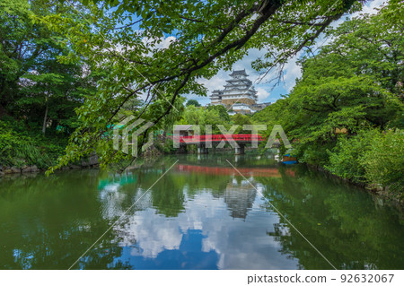 Himeji Castle and blue sky reflection Himeji Castle and blue sky reflection 92632067