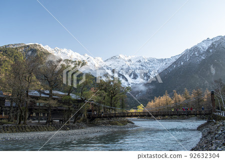 The scenery of Kamikochi that becomes bright in the early morning The scenery of Kamikochi that becomes bright in the early morning 92632304