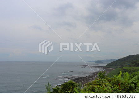 多雲的天空海海岸 多雲的天空海海岸 92632338
