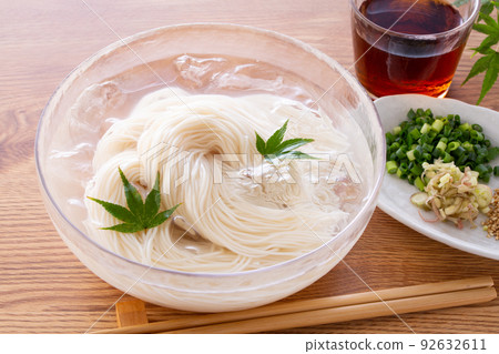 夏天吃涼麵 92632611