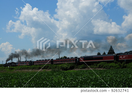 Banetsu Monogatari on the Ban-Etsusai Line, which runs through the countryside with black smoke Banetsu Monogatari on the Ban-Etsusai Line, which runs through the countryside with black smoke 92632741