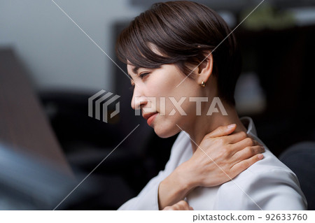 一個女人從工作累了 92633760
