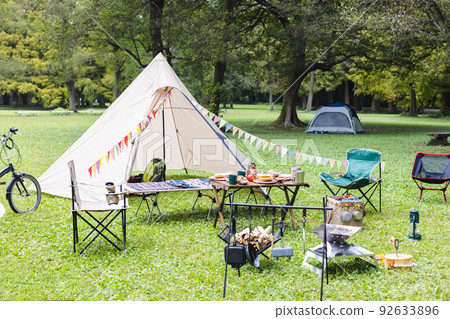 camping outdoor 92633896
