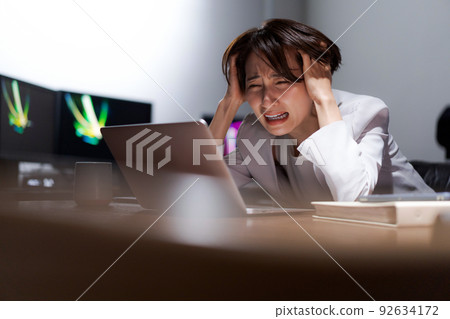 女性人類人物 92634172