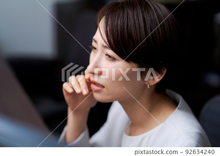 Women who are troubled by work Women who are troubled by work 92634240