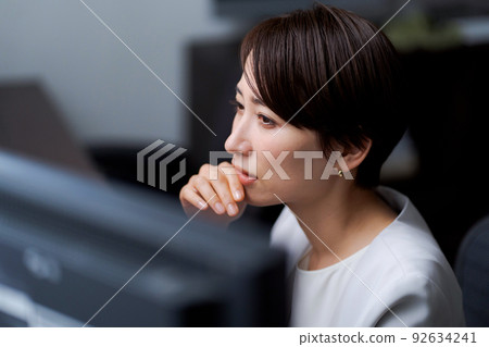 Women who are troubled by work Women who are troubled by work 92634241