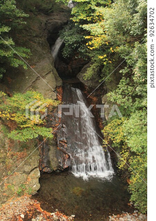 靜岡縣沼津市瀨瀨公園內的袴瀑布 92634702