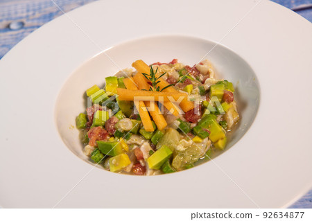 Recipe for ceviche of sea bream with avocado, chilli and lime 92634877