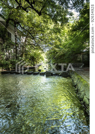 Beautiful flow and promenade of the Genbei River flowing in Mishima City, Shizuoka Prefecture 92634928