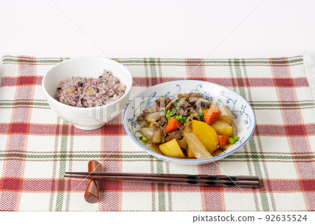 Japanese nikujaga (sweet and spicy beef and potato stew) Japanese nikujaga (sweet and spicy beef and potato stew) 92635524