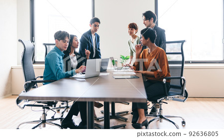 跨國公司：商業網站 92636805