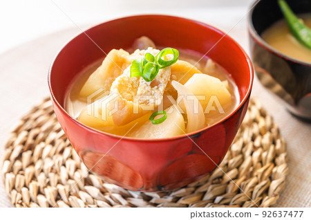 Vegetable miso soup 92637477