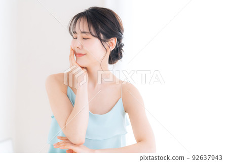 Female beauty beauty make-up skin care Female beauty beauty make-up skin care 92637943