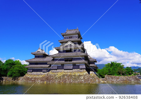 Matsumoto Castle with blue sky and white clouds Matsumoto Castle with blue sky and white clouds 92638408