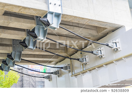 Elevated bridge for Kita-Osaka Kyuko extension work Collapse prevention device 92638809