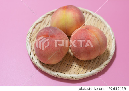 桃 桃 92639419