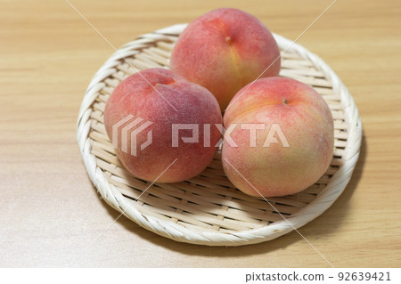 桃 桃 92639421