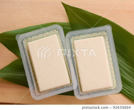 Silken tofu on a balan, tofu on a leaf run Silken tofu on a balan, tofu on a leaf run 92639884
