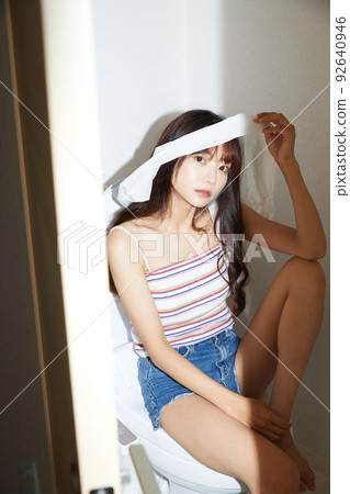 A snapshot of a young woman taken indoors 92640946