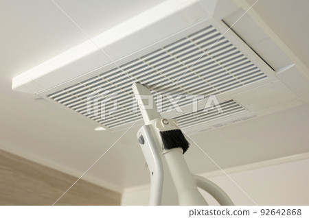 Housewife's daily bath ventilation fan cleaning 92642868