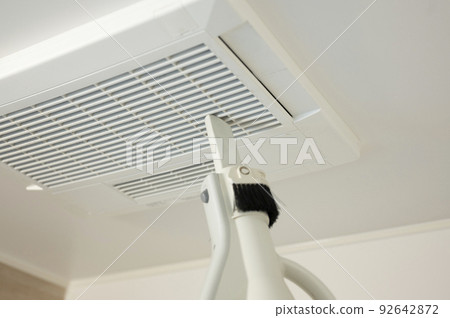Housewife's daily bath ventilation fan cleaning 92642872