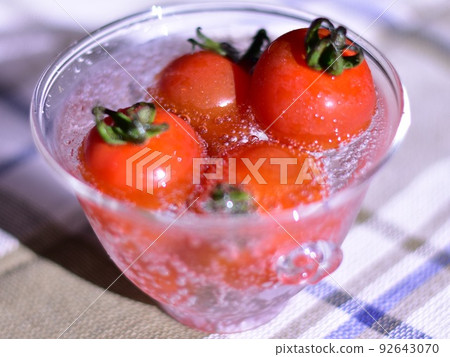 Tomato Petit Tomato Tomato Petit Tomato 92643070