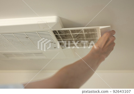 浴室吊頂換氣扇檢查和清潔 92643107