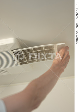 浴室吊頂換氣扇檢查和清潔 浴室吊頂換氣扇檢查和清潔 92643108