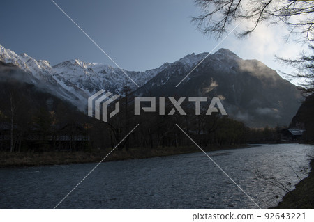 清晨上高地的美麗景色 清晨上高地的美麗景色 92643221