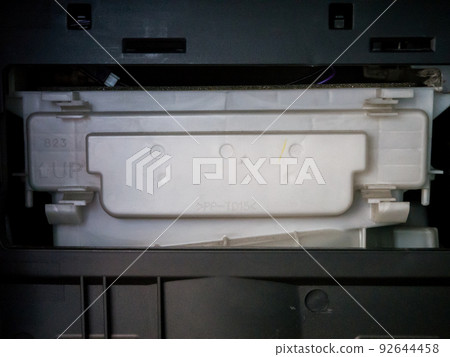 [Car] Air conditioner filter replacement work 92644458