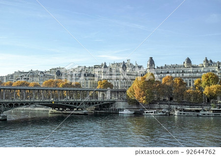 Bir-Hakeim Bridge and Seine River (Paris, France) 92644762