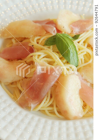 Pasta with peach and prosciutto 92644791