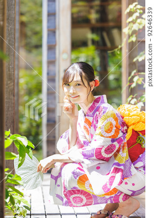 浴衣女性肖像 92646339