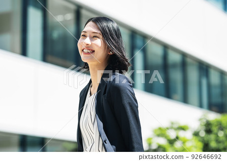 Outdoor portrait of career woman Outdoor portrait of career woman 92646692