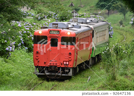 小湊鐵道月崎 - Kazusa Okubo Kiha 40-3 + Kiha 40-2 92647136